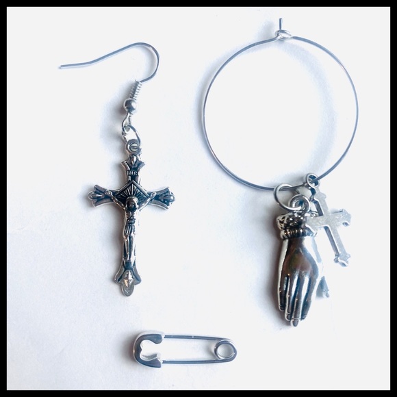 Dolls Kill Jewelry - 🕷PUNKY EARRING SET🧷